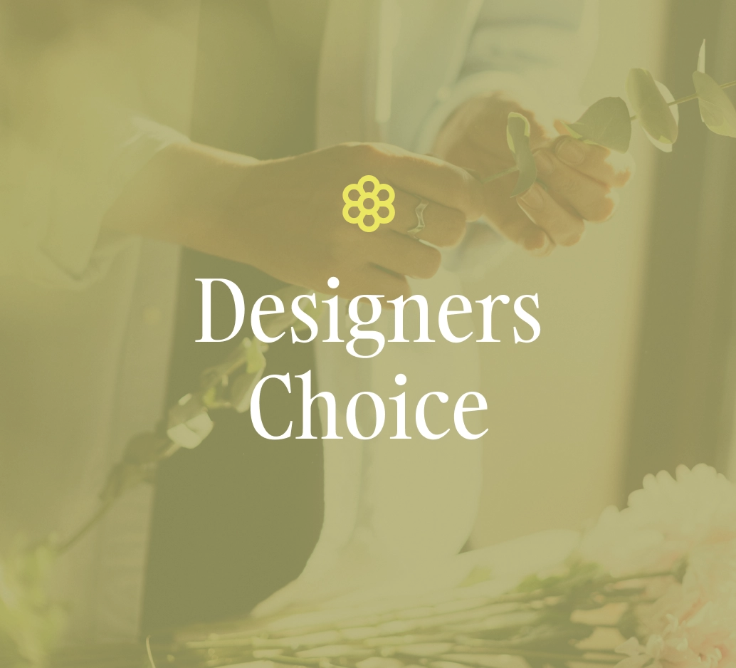 Floral designer creating a bouquet with the text "Designer's choice" on top.