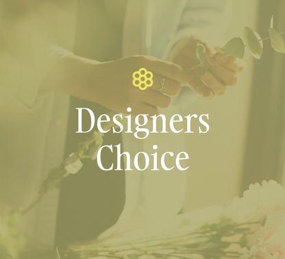 Floral designer creating a bouquet with the text "Designer's choice" on top.